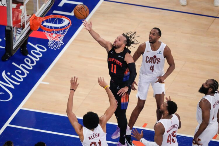 Knicks move 2 wins from the NBA Finals with a 109-93 victory over the Cavs